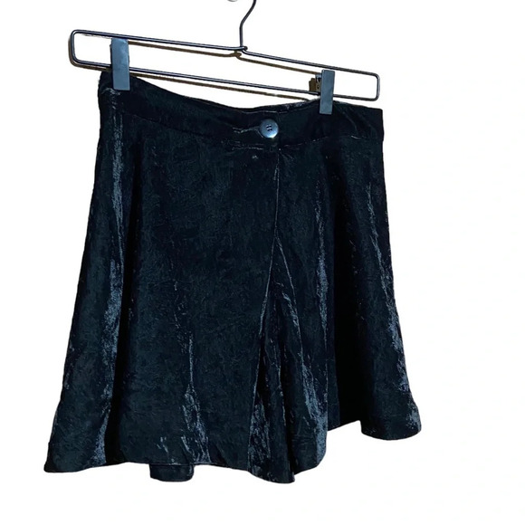NWT ZARA Velvet High Waisted‎ Black Shorts Size Small - Picture 1 of 5